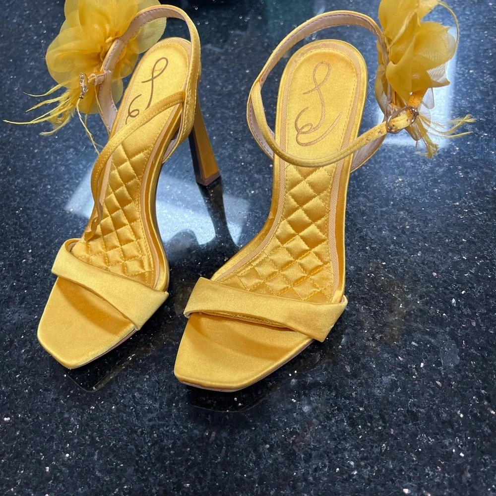 LEANA FLOWER STRAP HEEL size 5.5 sunflower satin sold out in stores - Picture 1 of 10